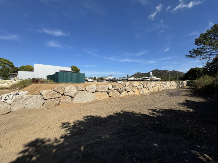 Réalisation d’un enrochement de soutènement pour création d’une plateforme – Lecci, Porto-Vecchio, D.T.P
