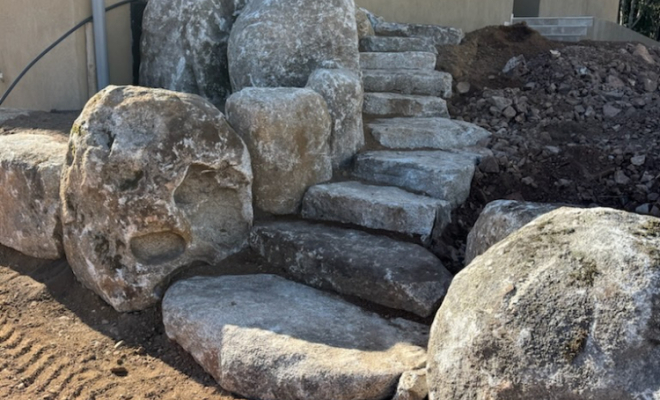 Création d'un enrochement avec marches paysagères, Porto-Vecchio, D.T.P