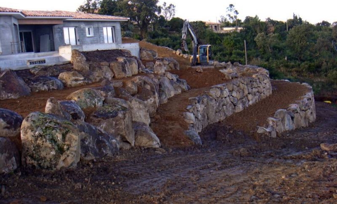 Enrochement de soutènement pour stabiliser les terrains, Porto-Vecchio, D.T.P