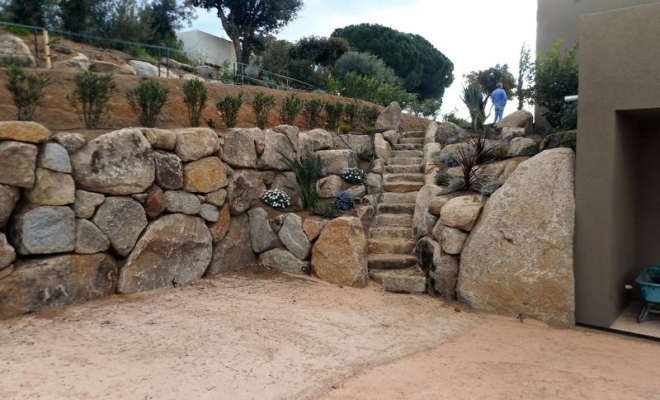 Enrochement de soutènement pour stabiliser les terrains, Porto-Vecchio, D.T.P